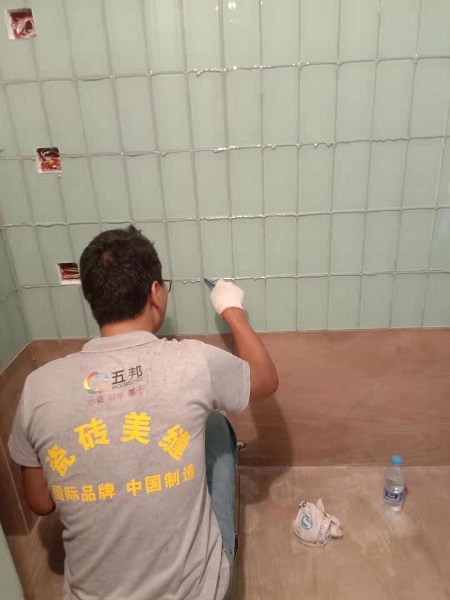 美縫施工中